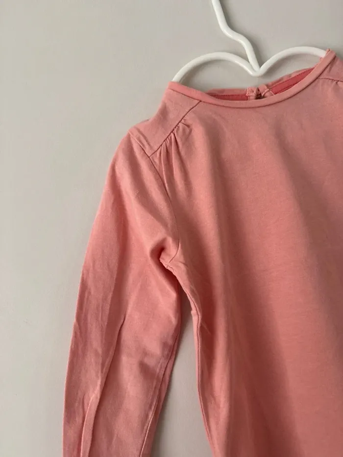 👚 t-shirt manche longue - bébé fille - 24 mois - 100% coton - kiabi- très bon état - photo numéro 2