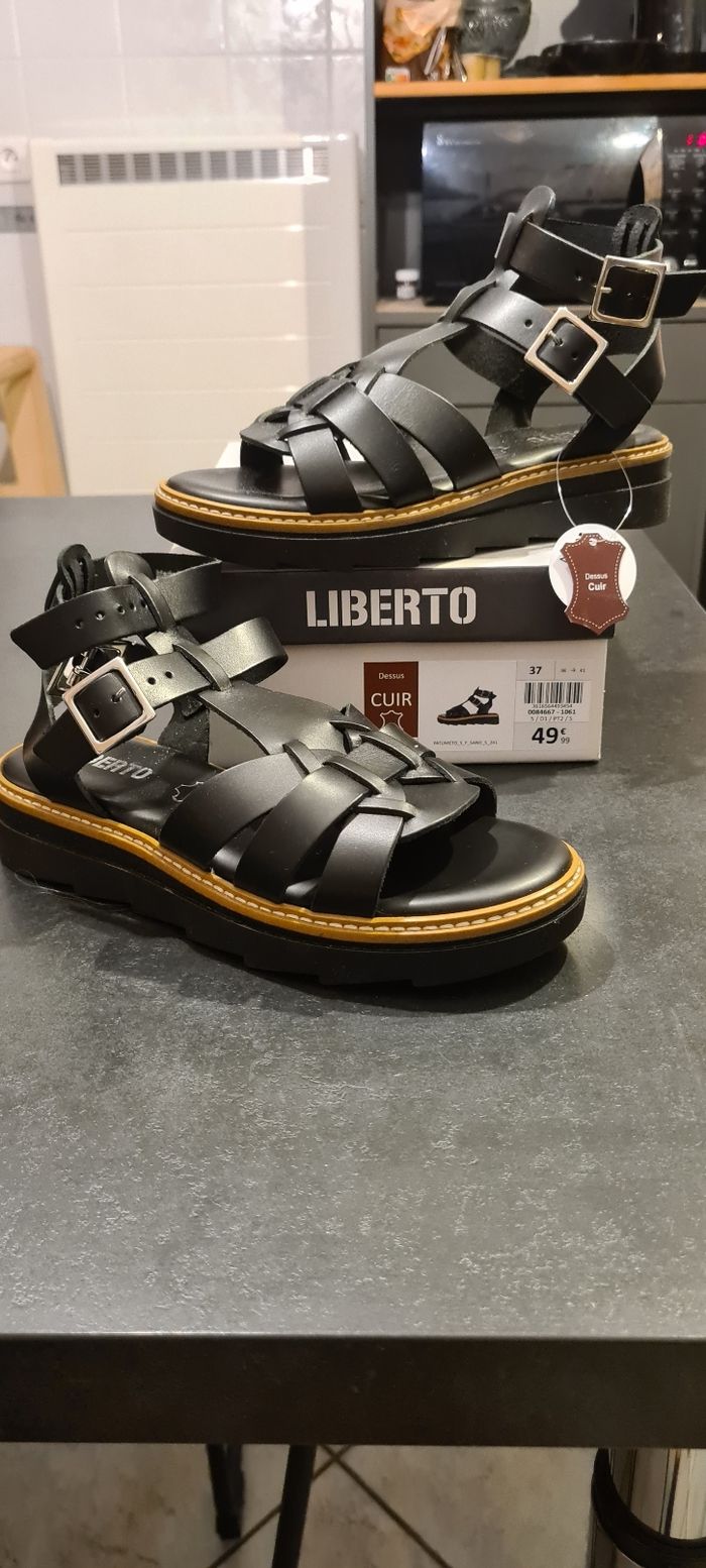 Nu-pieds/ spartiates  liberto neuve 37 - photo numéro 2