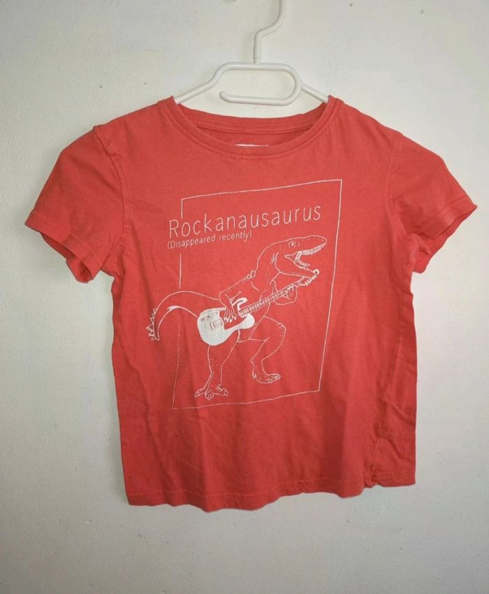 T-shirt motif dinosaure 8 ans