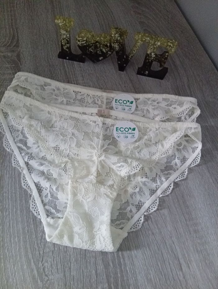 Joli lot de 2 culottes dentelle dû XS peut aller à un S