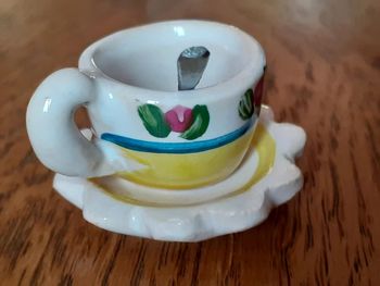 🍩 Figurine mini cuillere tasse à café et soucoupe en faience
