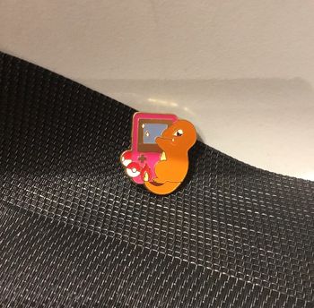 Pin’s Salameche gameboy rose Pokémon broche en  très bon état