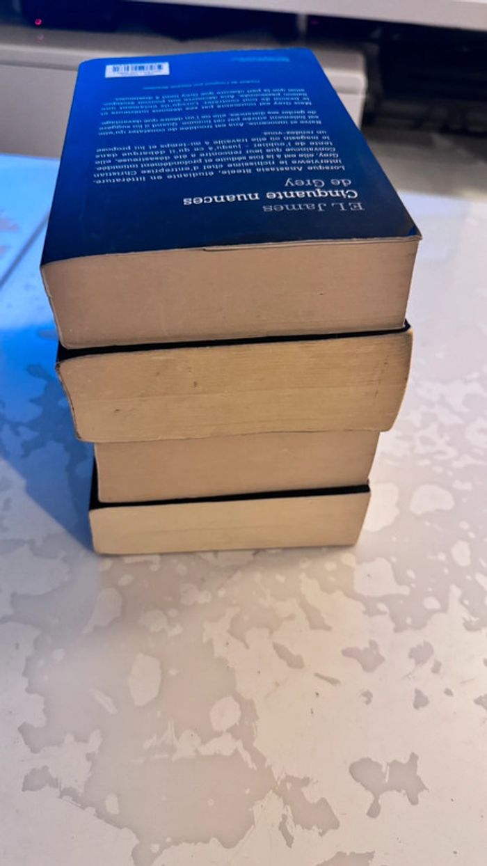 Lot de 4 livres Cinquante nuances de E. L. James  Trilogie complète + “Grey” - photo numéro 3