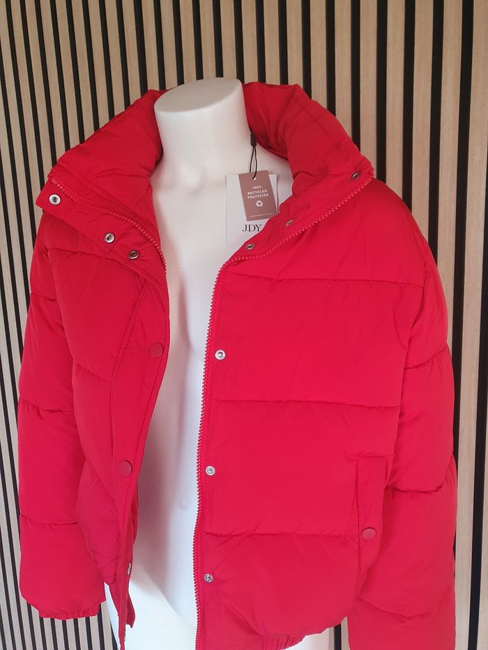 Magnifique doudoune rouge JDY 😍 - photo numéro 5
