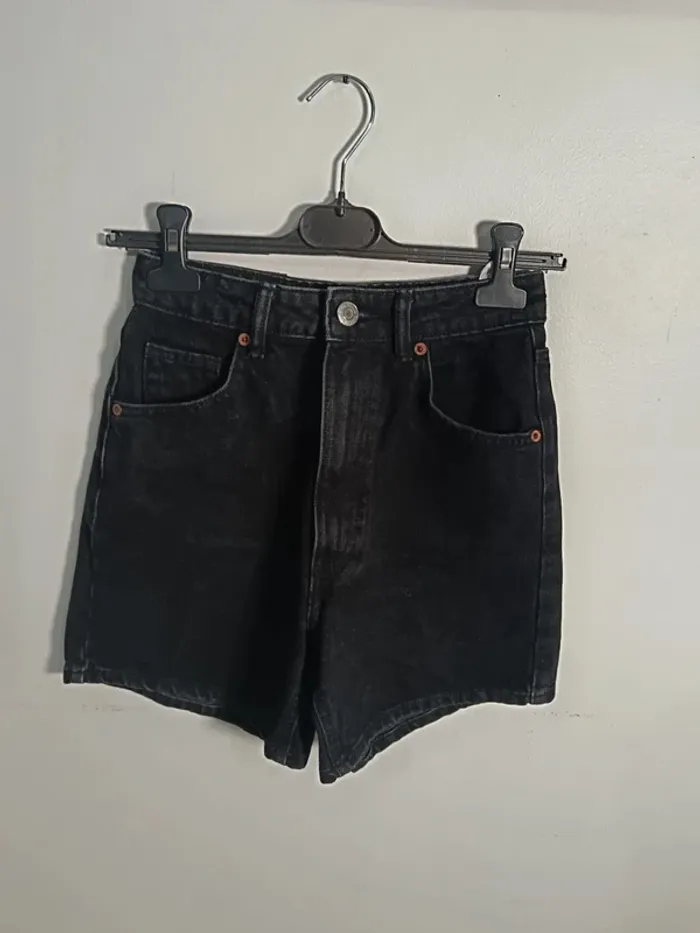 C10 short noir Zara 32