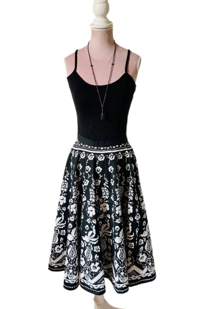 🖤🌿Jupe volante vintage fleurie baroque floral black white mid-length skirt🌿🖤 - photo numéro 10