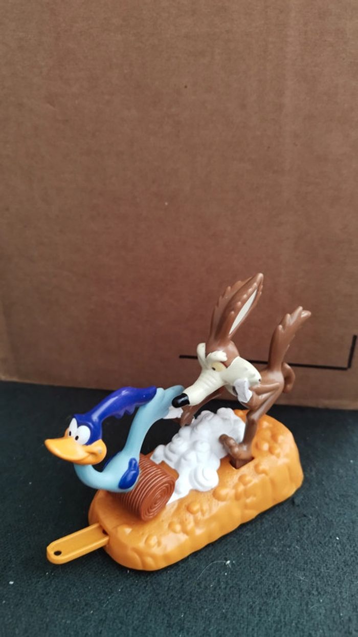Figurine Mcdonald Europe Bip Bip Wile Coyote Road Runner Looney Tunes Figure toy