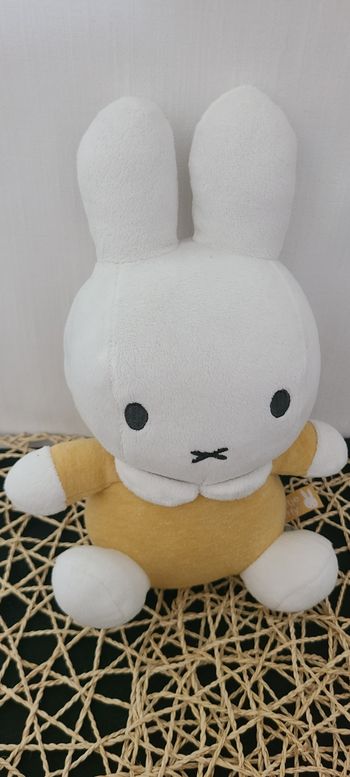 Tiamo Nijntje Miffy Lapin Peluche 26cm Clochette Jaune