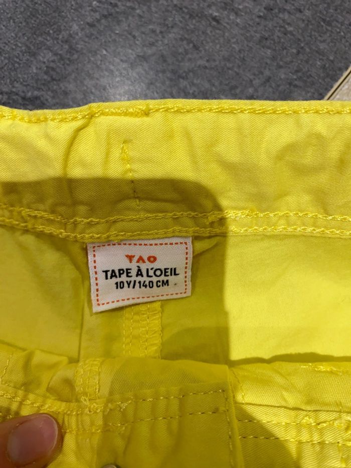 Short tape a l’œil 10 ans comme neuf - photo numéro 3