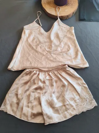 Ensemble de pyjama satinée taille s