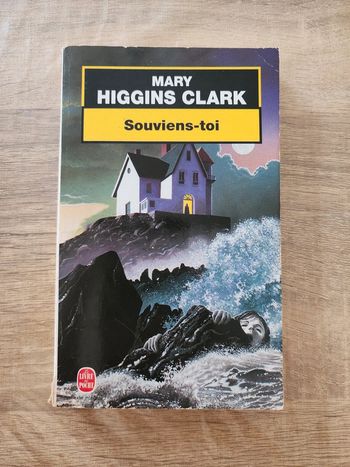 Livre de poche "souviens-toi" de Mary Higgins Clark