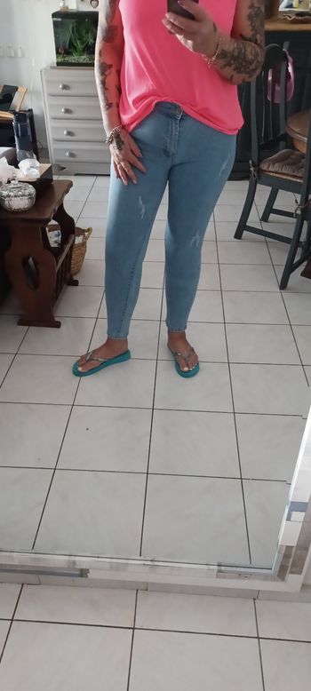 Très beau jeans femme T 14 = XXL  lisez bien l'annonce surtout