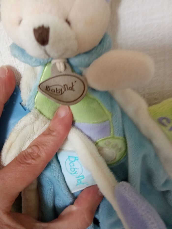 Doudou carré grelot ours baby nat' bleu ciel, bleu ciel, vert broderie super doudou, anneau de dentition - photo numéro 4