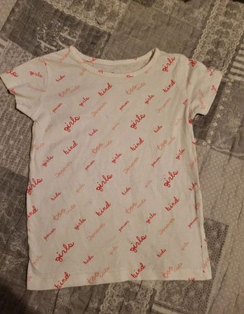 Tee shirt blanc à motif 4 ans