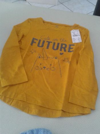 tee shirt kiabi neuf avec etiquette 5 ans