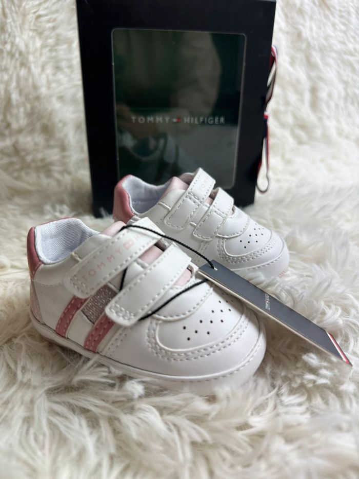 Paire de baskets Tommy Hilfiger taille 17 - photo numéro 2