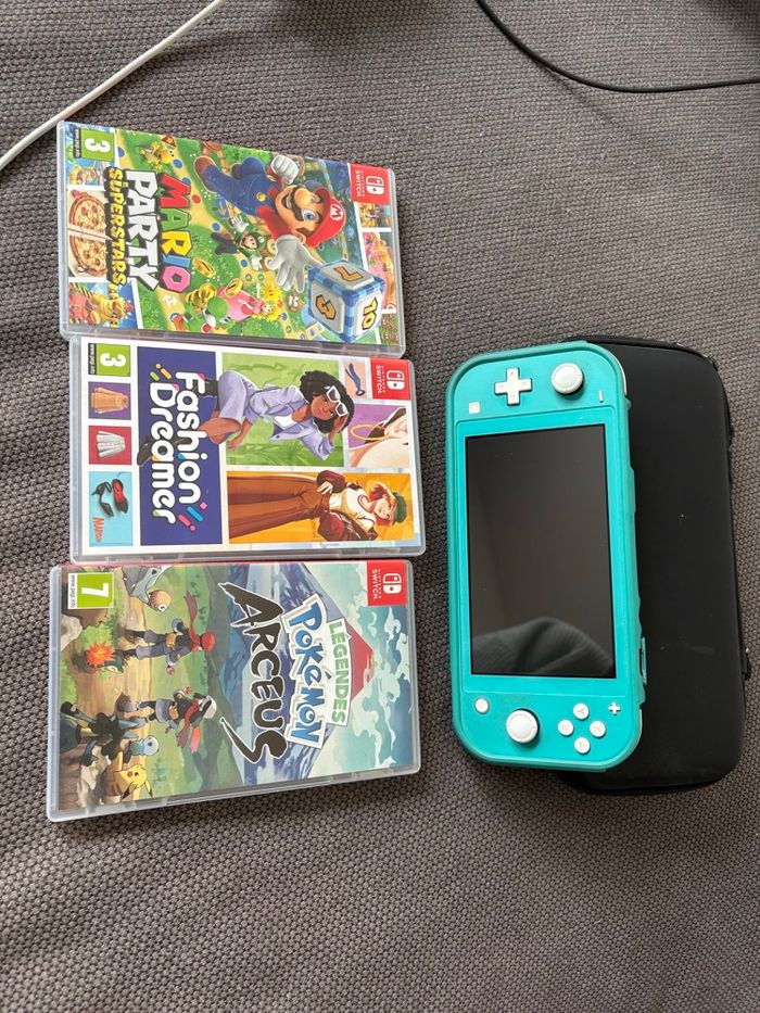 Lot Nintendo Switch lite et 3 jeux - photo numéro 2