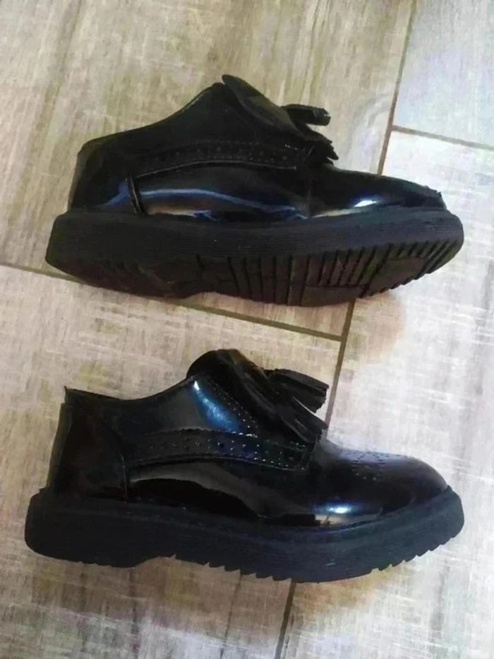 🖤 Chaussures bateau Noires à Scratch – Pointure 24 – Marque Gémo 🖤 - photo numéro 2