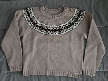 Pull  avec boutons sur le côté