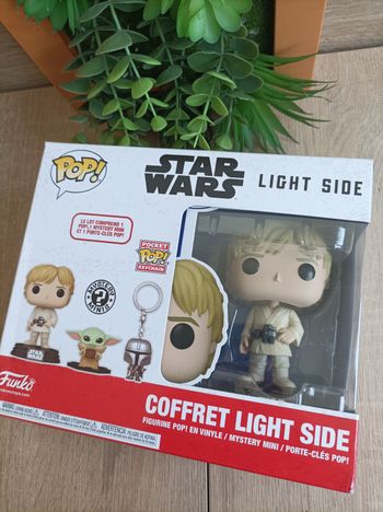 Coffret Light side Star Wars 1 figurine Luke Skywalker+ goodies Funko pop