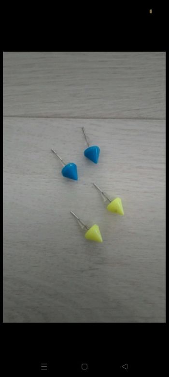 2 paires de boucles d'oreilles