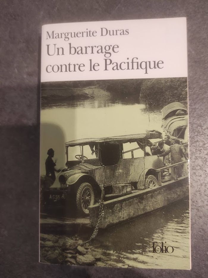 Un barrage contre le Pacifique Marguerite Duras Folio 2001