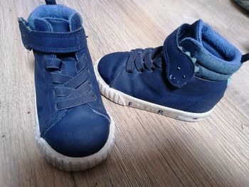 Baskets dinausores Taille 22