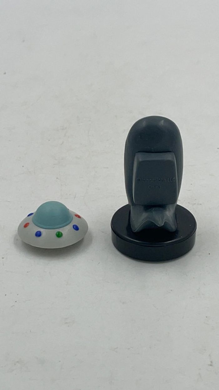 Figurine Among Us + accessoire Tomy - photo numéro 2