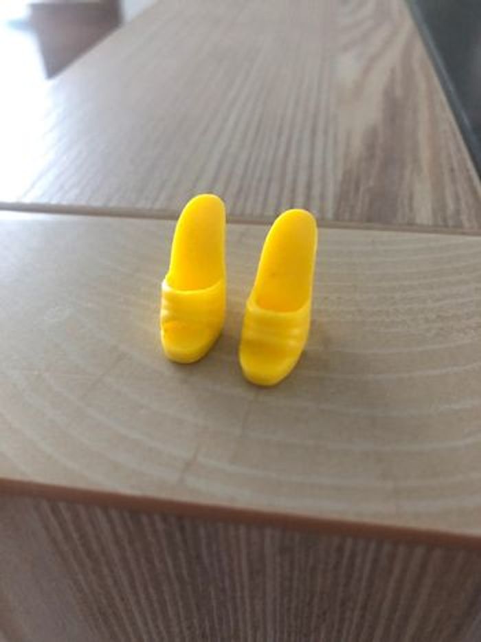 Paire de chaussure barbie accessoire jaune - photo numéro 2