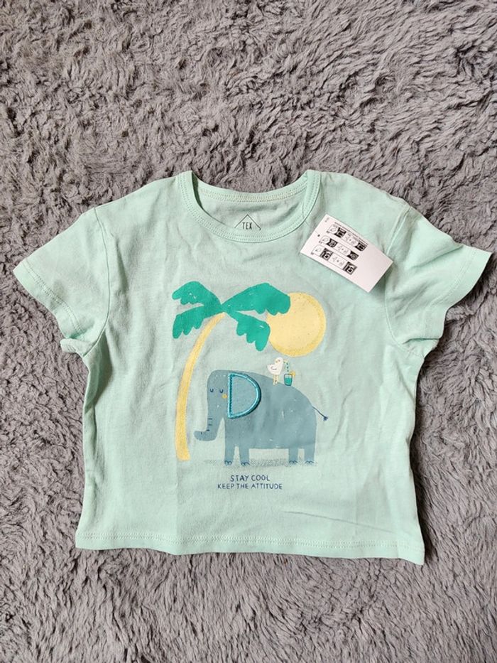 Tee shirt neuf avec étiquette 6 mois