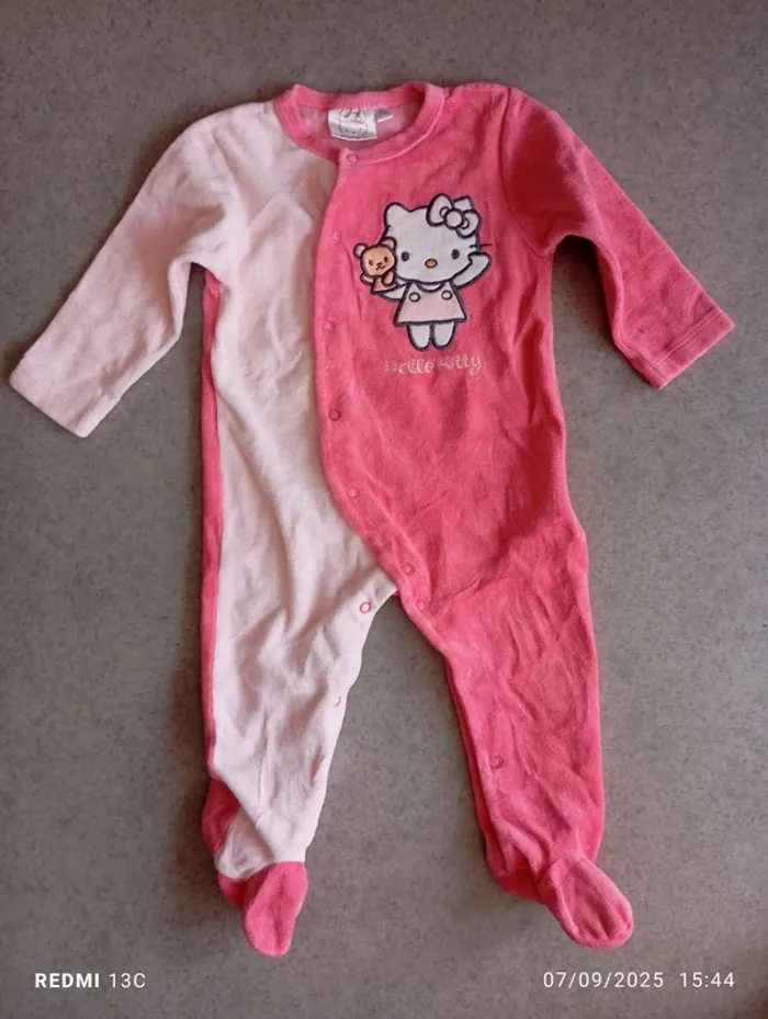 Pyjama velours 9mois hello Kitty