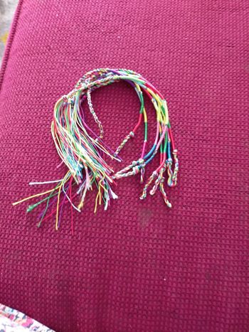 Jolis bracelets brésiliens multicolores jamais portés