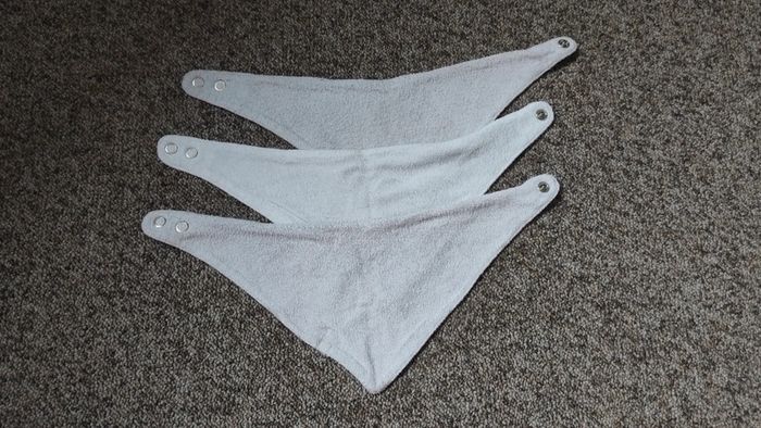 Lot 3 bavoirs bandanas bébé - photo numéro 2