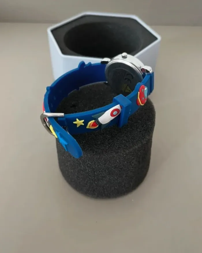 Jolie montre astronaute - photo numéro 3