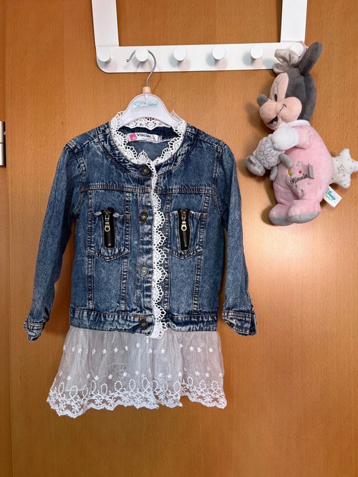 Très jolie veste en jeans avec « dentelle » blanche 3 ans