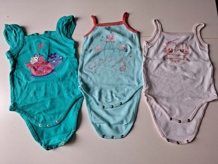Lot de 3 bodys fille DPAM taille 12 mois