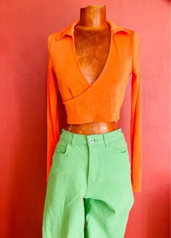 Joli top manches longues col cache cœur orange