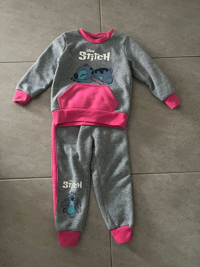 Ensemble Stitch (pantalon + pull)