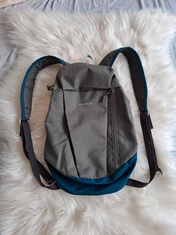 Petit sac à dos Quechua gris et bleu 10L