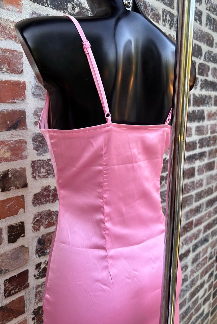 👗 Robe rose moulante satinée à fines bretelles Taille 36 – Shein - photo numéro 5