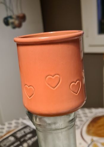 2 pots. En terre cuite vernissé. Rose avec cœur. H 7 cm Diamètre 6.8. La fermière 