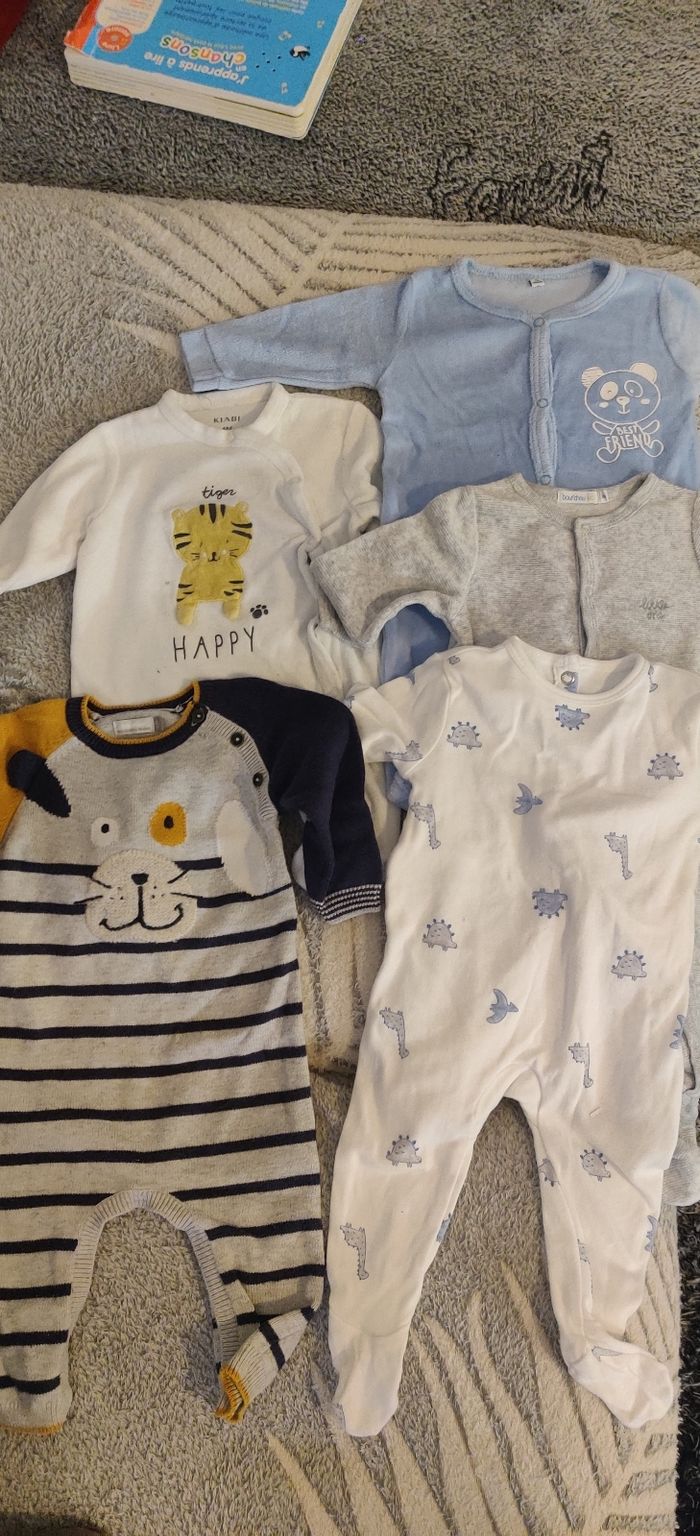 Lot pyjamas manches longues chaud et été 3 mois