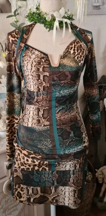 Robe moulante style vintage motif animal Alice  Taille 36