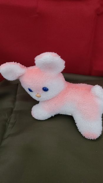 Peluche lapin PASTEL grelot couché Yeux bleus vintage rose et blanc 17 cm