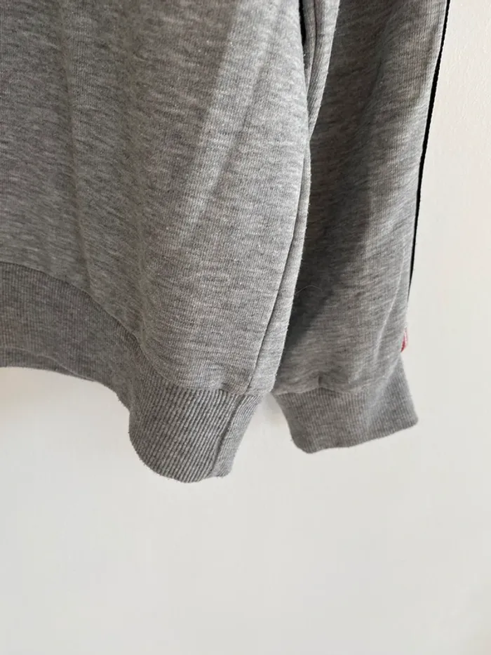 Pull gris rouge kiabi - photo numéro 5