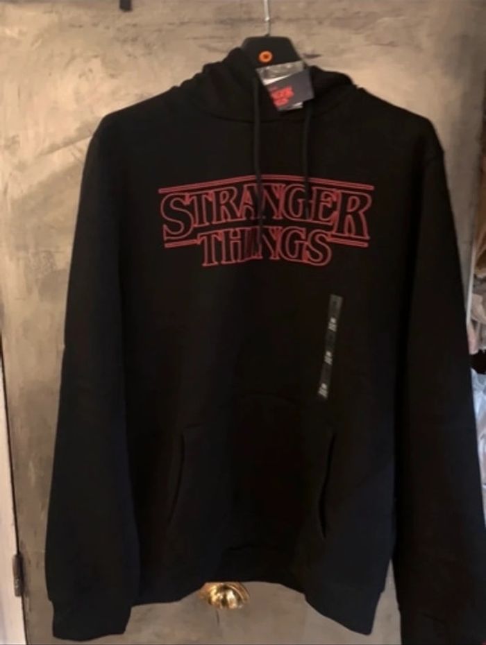 Sweat shirt Stranger things Neuf M
