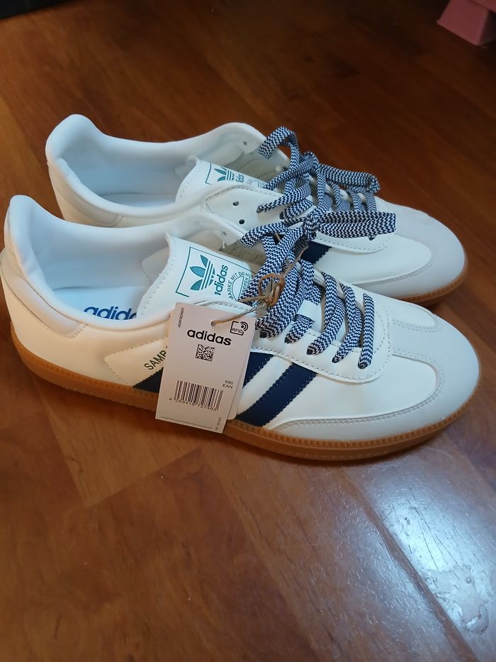 Paire de baskets Adidas samba bleu/blanc neuves T40 neuves sans boite