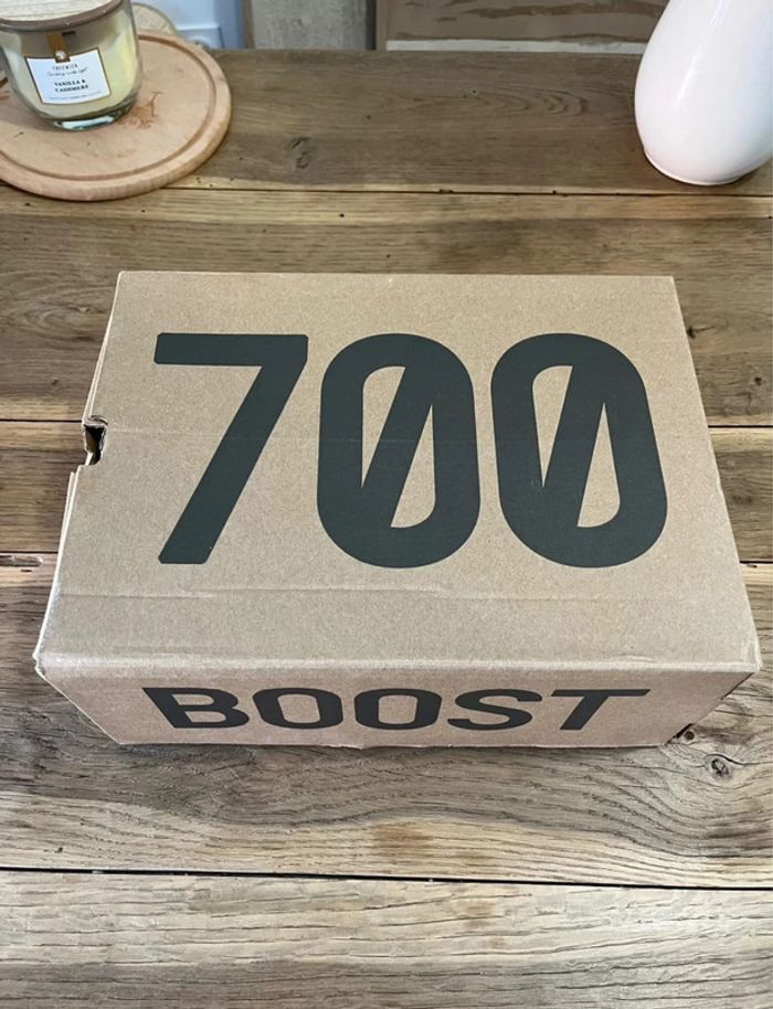 Adidas Yeezy Boost 350 V2 Tail Light - photo numéro 9