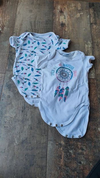 Lot de body code baby 6 mois en très bon état