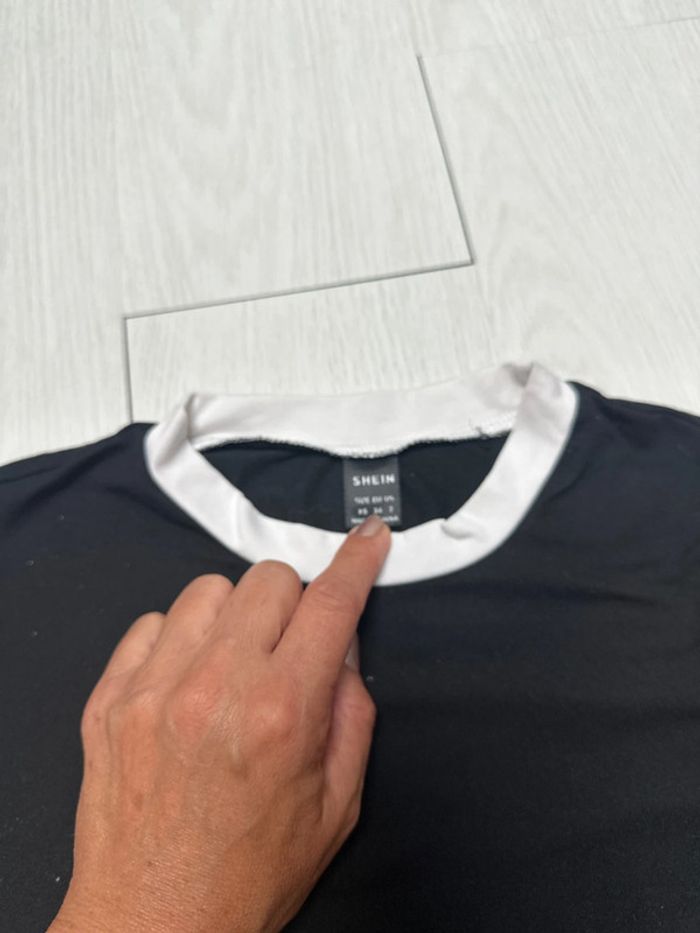 T-shirt manches courtes noir et blanc shein XS - photo numéro 2
